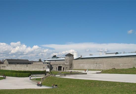 Koncentrační tábor Mauthausen a starobylý Enns - Rakousko