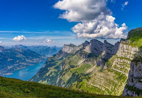 Jezero Wolfgangsee a zubačka na Schafberg - Rakousko