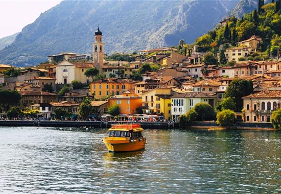 Za jarní krásou alpských jezer - 